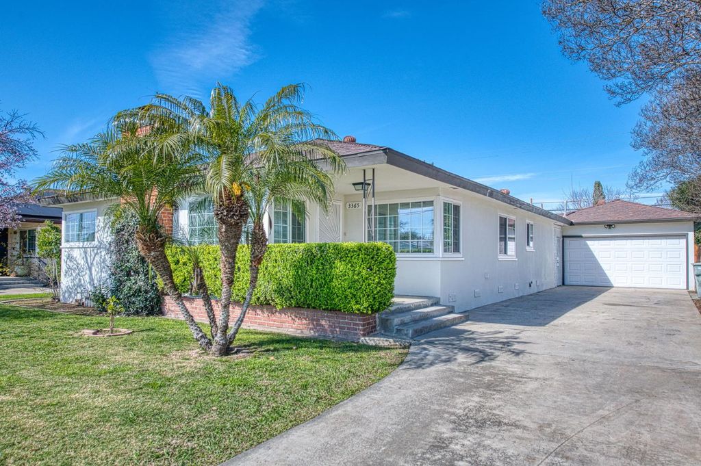 Image 1 of property listing at 3365 E Ashlan Avenue, Fresno, CA 93726