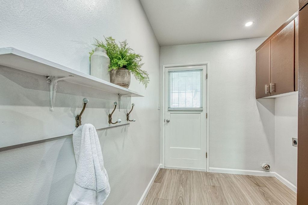 Image 12 of property listing at 3365 E Ashlan Avenue, Fresno, CA 93726