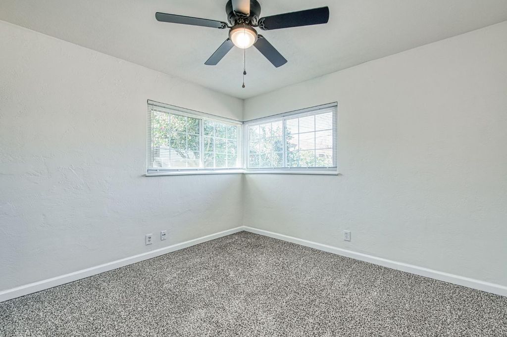 Image 14 of property listing at 3365 E Ashlan Avenue, Fresno, CA 93726