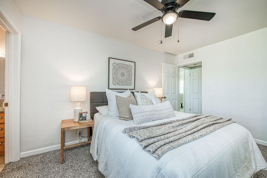 Image 17 of property listing at 3365 E Ashlan Avenue, Fresno, CA 93726