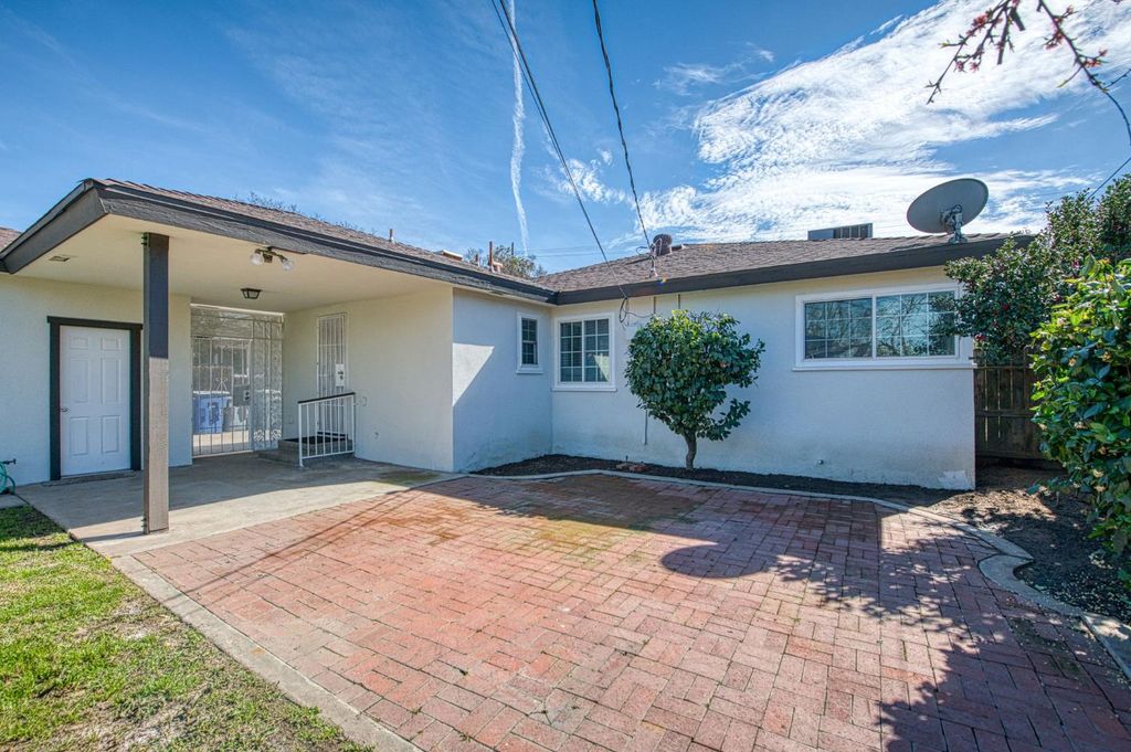 Image 19 of property listing at 3365 E Ashlan Avenue, Fresno, CA 93726