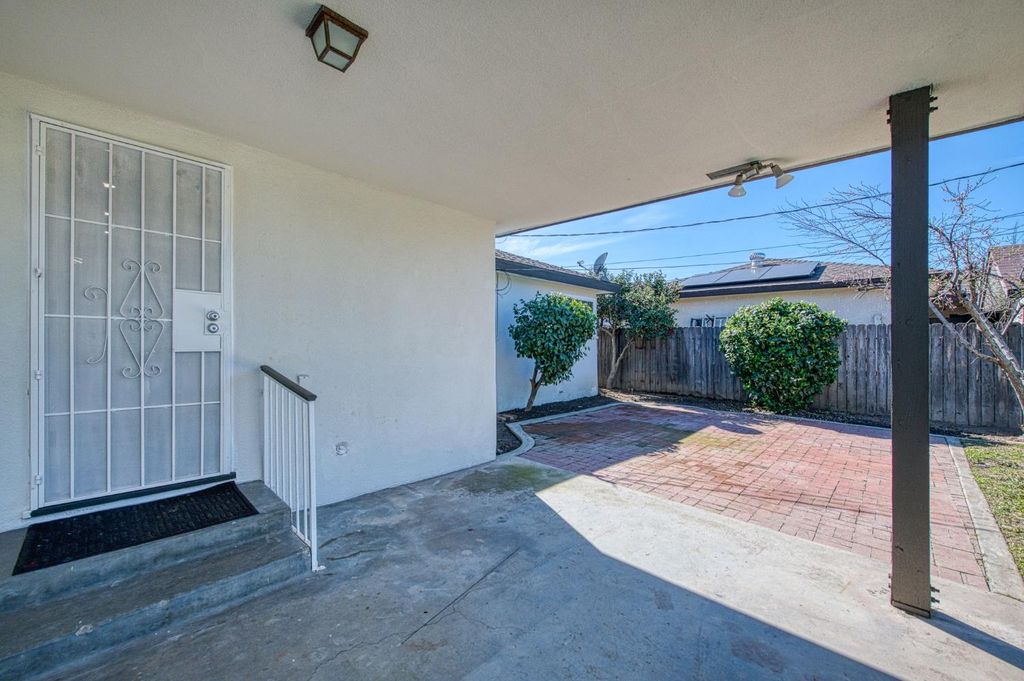 Image 20 of property listing at 3365 E Ashlan Avenue, Fresno, CA 93726