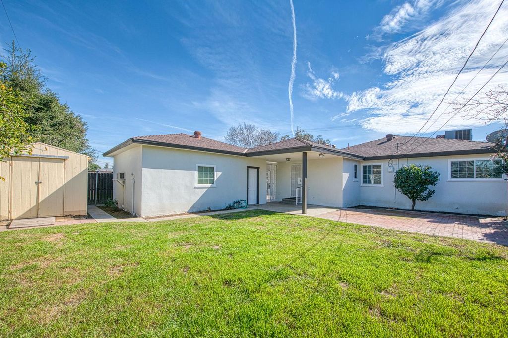 Image 21 of property listing at 3365 E Ashlan Avenue, Fresno, CA 93726