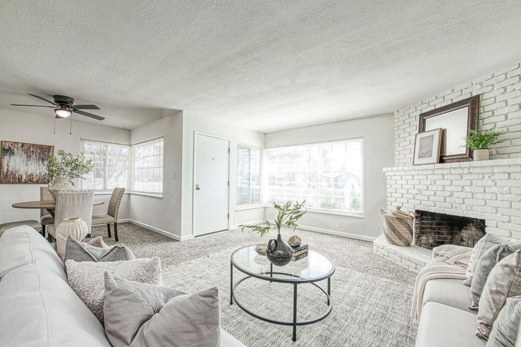 Image 3 of property listing at 3365 E Ashlan Avenue, Fresno, CA 93726