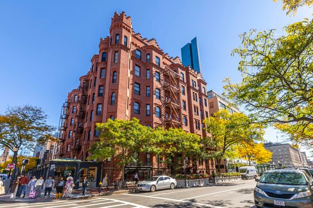 271 Dartmouth St. 2L, Boston, MA 02116