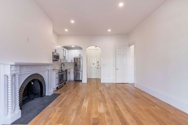 271 Dartmouth St. 2L, Boston, MA 02116