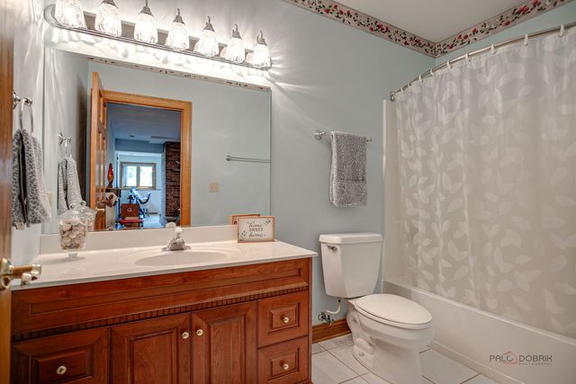 1400 Eagle Ridge Drive, Antioch, IL 60002