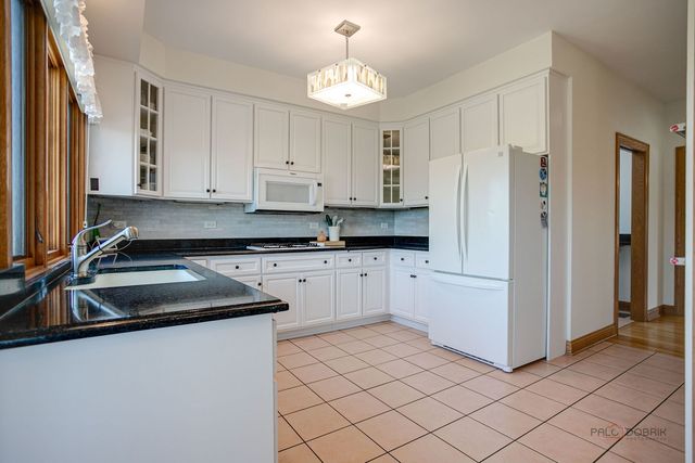 1400 Eagle Ridge Drive, Antioch, IL 60002