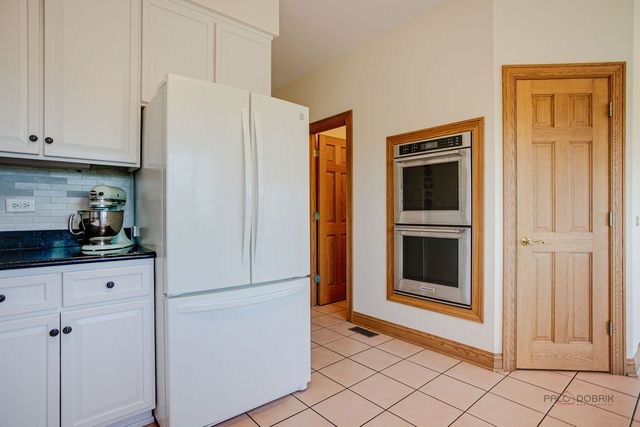 1400 Eagle Ridge Drive, Antioch, IL 60002