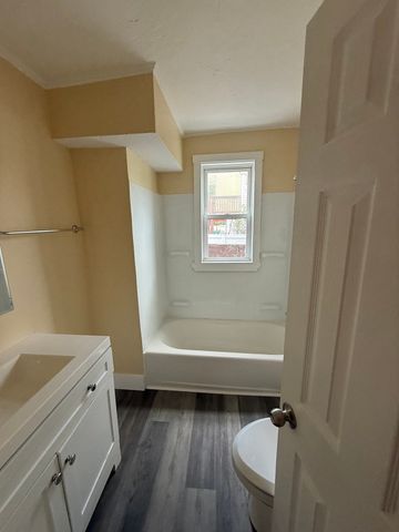 49 Camden St, Lynn, MA 01905