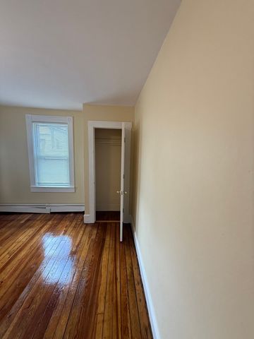 49 Camden St, Lynn, MA 01905