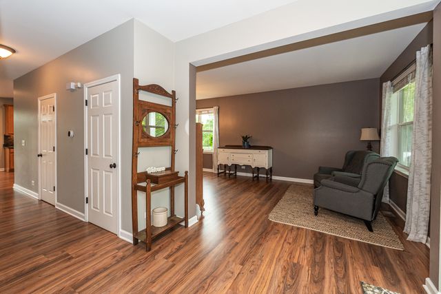 2700 Salt Creek Court, Wauconda, IL 60084