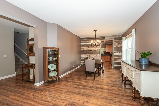 2700 Salt Creek Court, Wauconda, IL 60084
