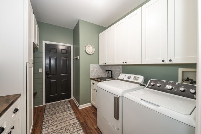 2700 Salt Creek Court, Wauconda, IL 60084
