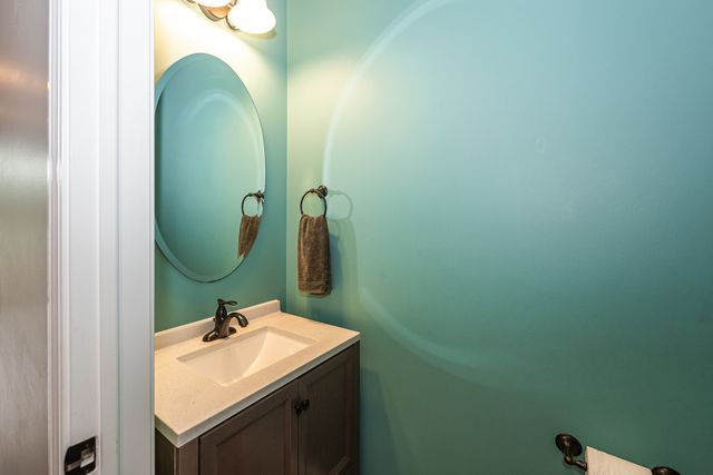 2700 Salt Creek Court, Wauconda, IL 60084