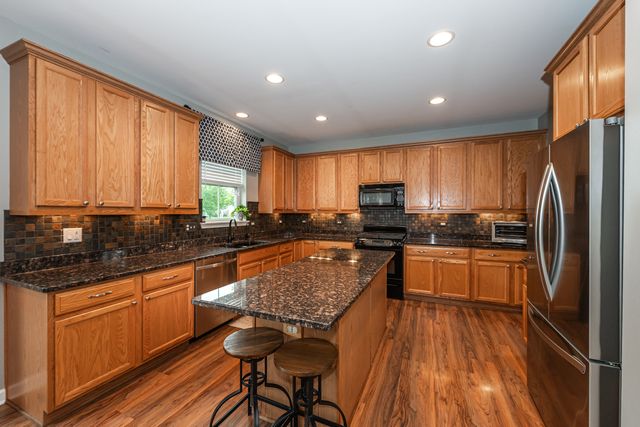 2700 Salt Creek Court, Wauconda, IL 60084
