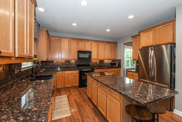 2700 Salt Creek Court, Wauconda, IL 60084