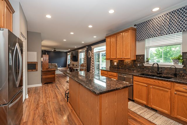 2700 Salt Creek Court, Wauconda, IL 60084