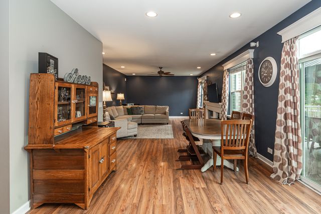2700 Salt Creek Court, Wauconda, IL 60084