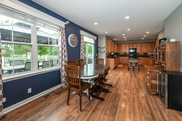 2700 Salt Creek Court, Wauconda, IL 60084