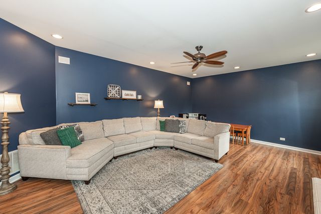 2700 Salt Creek Court, Wauconda, IL 60084