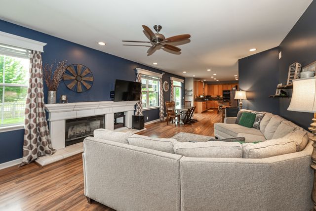2700 Salt Creek Court, Wauconda, IL 60084