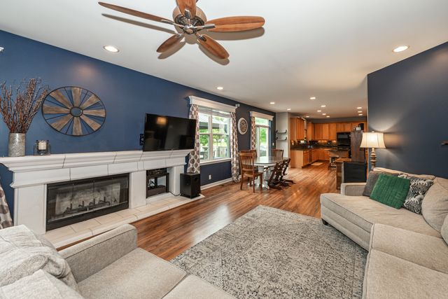 2700 Salt Creek Court, Wauconda, IL 60084