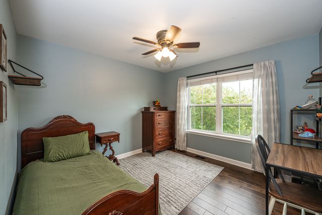 2700 Salt Creek Court, Wauconda, IL 60084