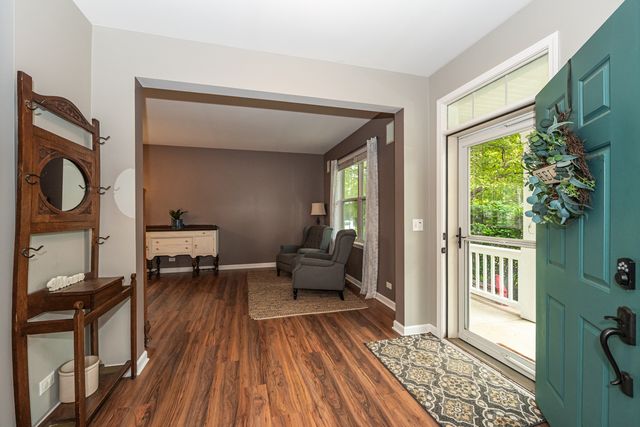 2700 Salt Creek Court, Wauconda, IL 60084