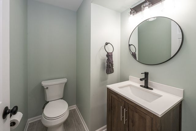 2700 Salt Creek Court, Wauconda, IL 60084