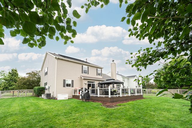 2700 Salt Creek Court, Wauconda, IL 60084