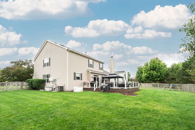 2700 Salt Creek Court, Wauconda, IL 60084