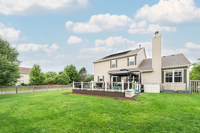 2700 Salt Creek Court, Wauconda, IL 60084