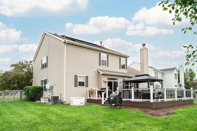 2700 Salt Creek Court, Wauconda, IL 60084