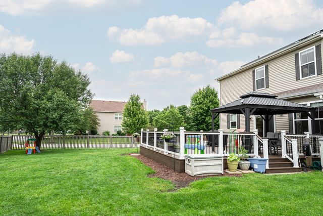 2700 Salt Creek Court, Wauconda, IL 60084