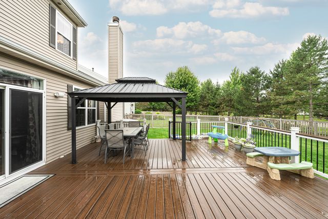 2700 Salt Creek Court, Wauconda, IL 60084