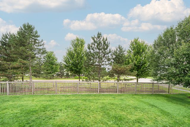 2700 Salt Creek Court, Wauconda, IL 60084