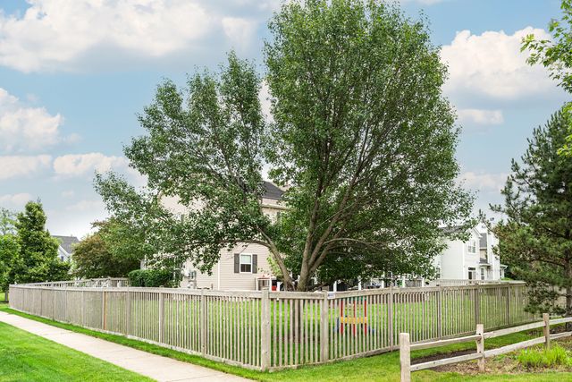 2700 Salt Creek Court, Wauconda, IL 60084