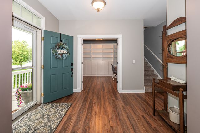2700 Salt Creek Court, Wauconda, IL 60084