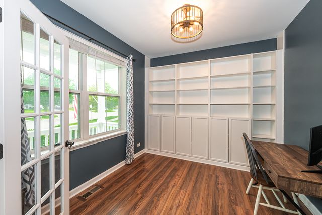 2700 Salt Creek Court, Wauconda, IL 60084
