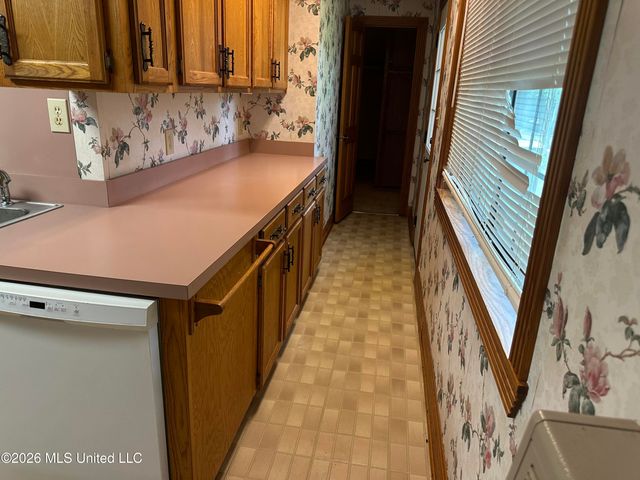 2723 Davis Road, Terry, MS 39170