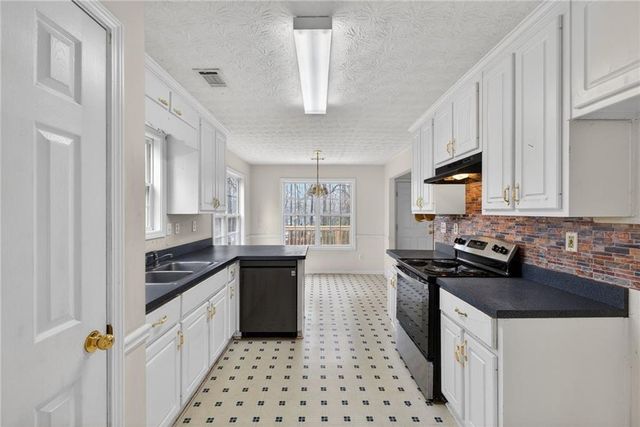 20 Crooked Creek Way, Covington, GA 30016