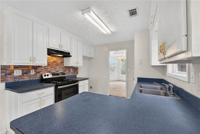 20 Crooked Creek Way, Covington, GA 30016