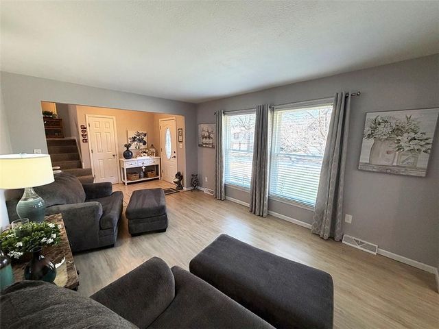 1608 SW 21st Street, Blue Springs, MO 64015