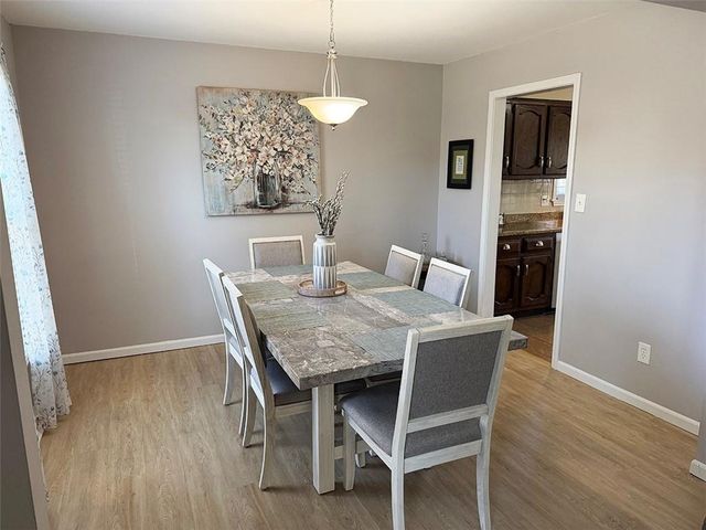 1608 SW 21st Street, Blue Springs, MO 64015