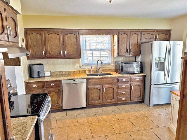 1608 SW 21st Street, Blue Springs, MO 64015