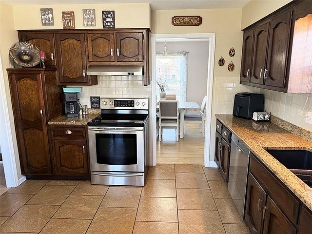 1608 SW 21st Street, Blue Springs, MO 64015