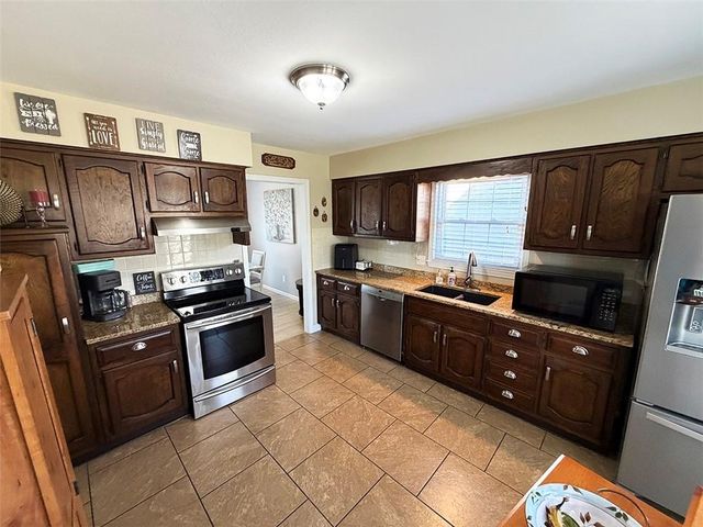 1608 SW 21st Street, Blue Springs, MO 64015