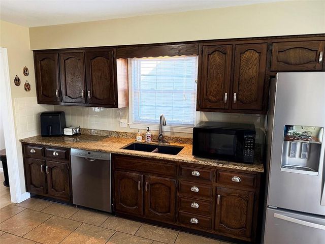 1608 SW 21st Street, Blue Springs, MO 64015