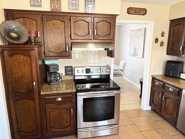 1608 SW 21st Street, Blue Springs, MO 64015